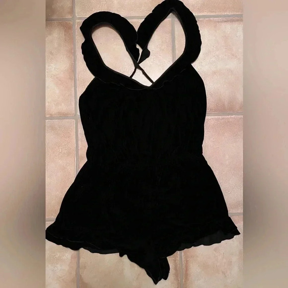 VICTORIAS SECRET Black Velvet Ruffled One Piece Romper With Adjustable Straps; L - Picture 2 of 7